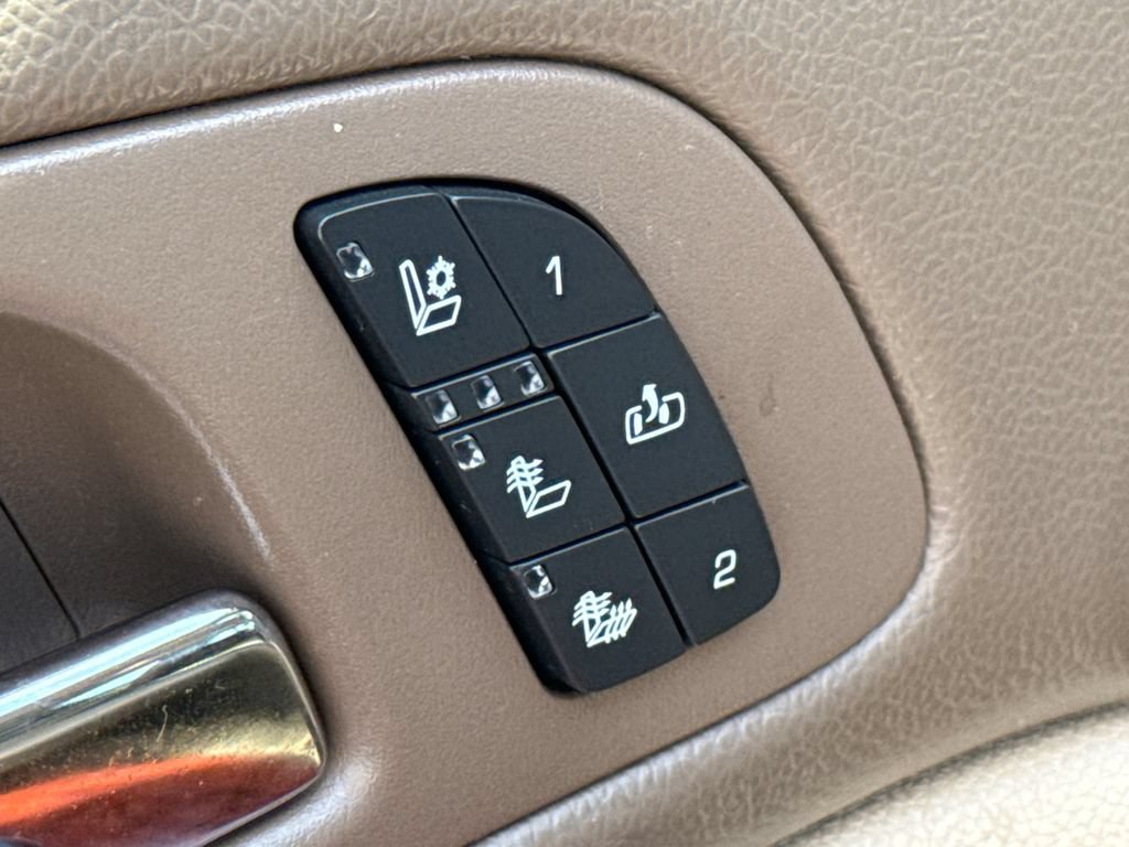 Used 2013 Chevrolet Suburban LTZ RWD image 24