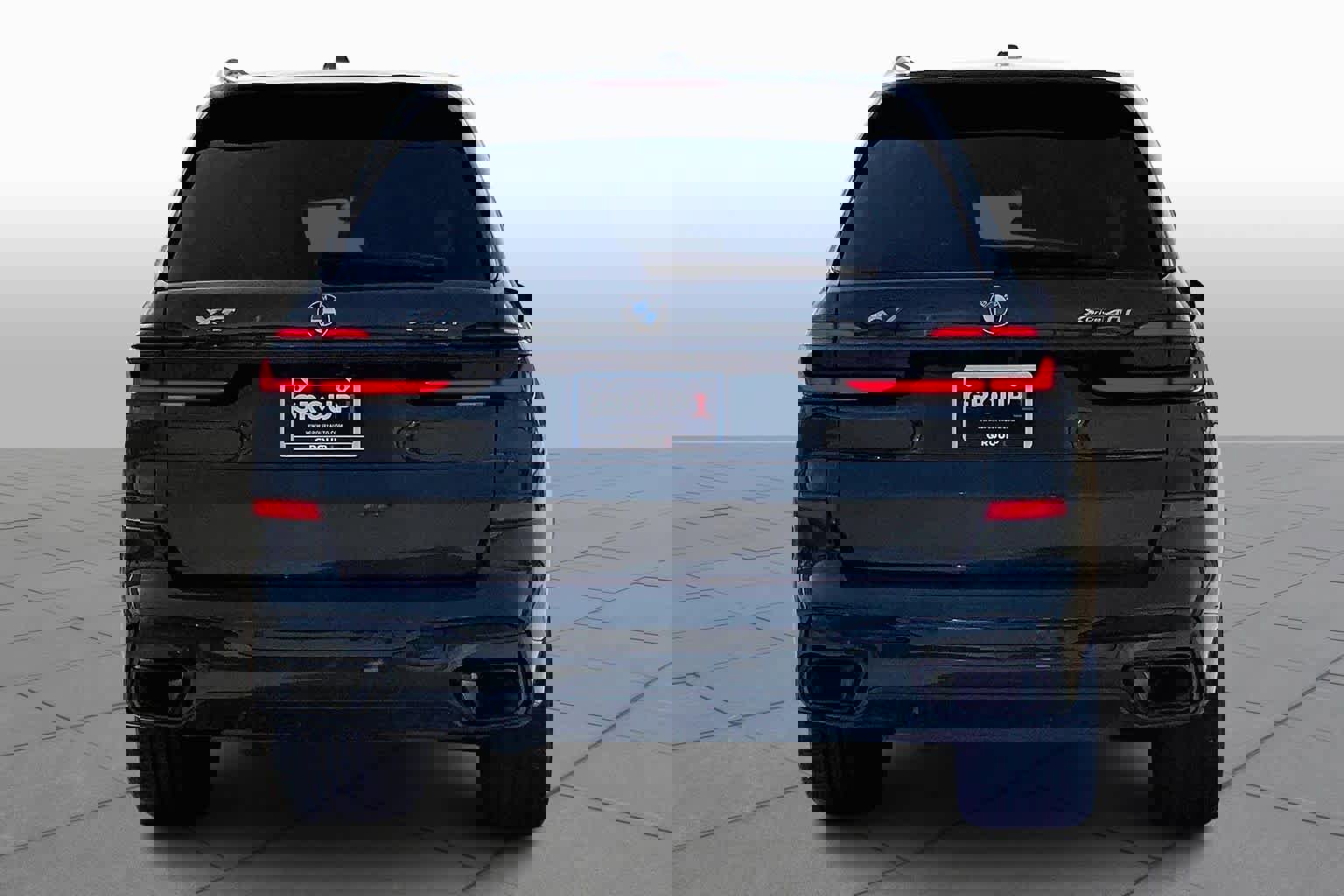 Used 2024 BMW X7 xDrive40i w/ M Sport Package image 5