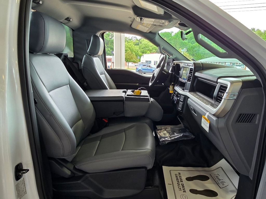 New 2025 Ford F550 4x4 Regular Cab Super Duty image 11