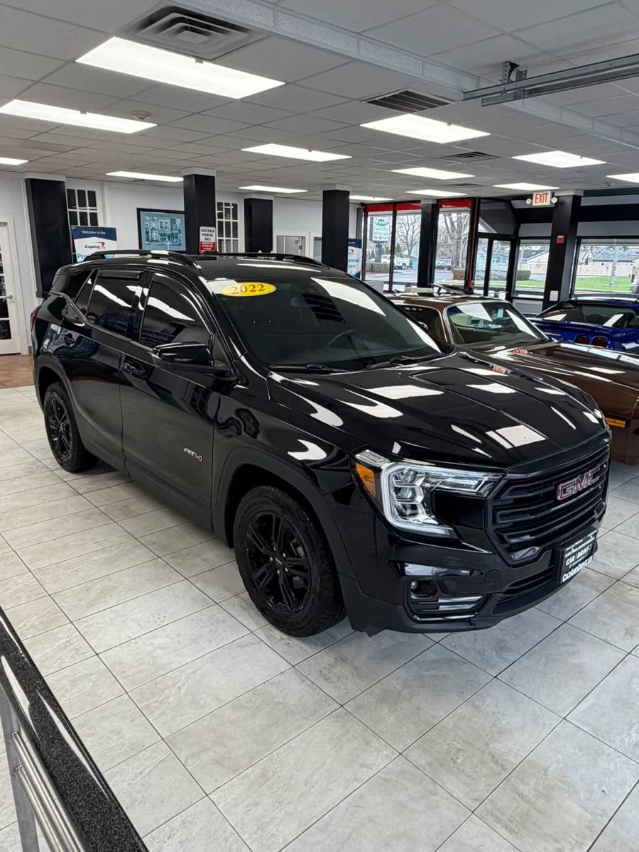 Used 2022 GMC Terrain AT4 AWD/4WD image 3