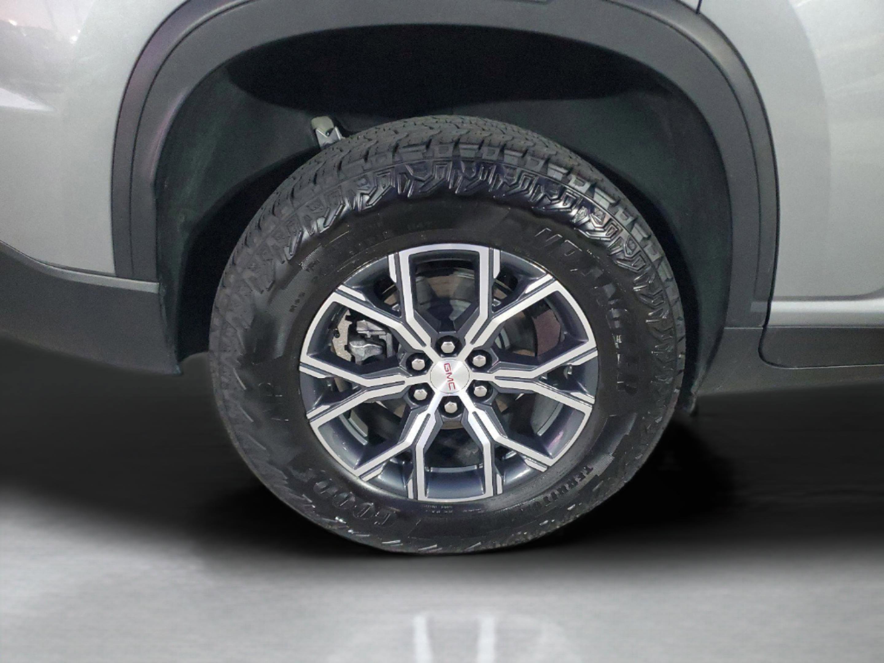 Used 2025 GMC Acadia AT4 image 5