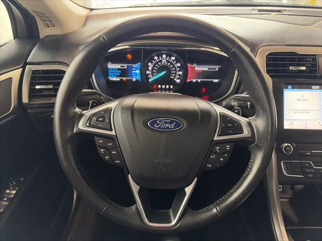 Used 2017 Ford Fusion SE w/ Fusion SE Technology Package image 16