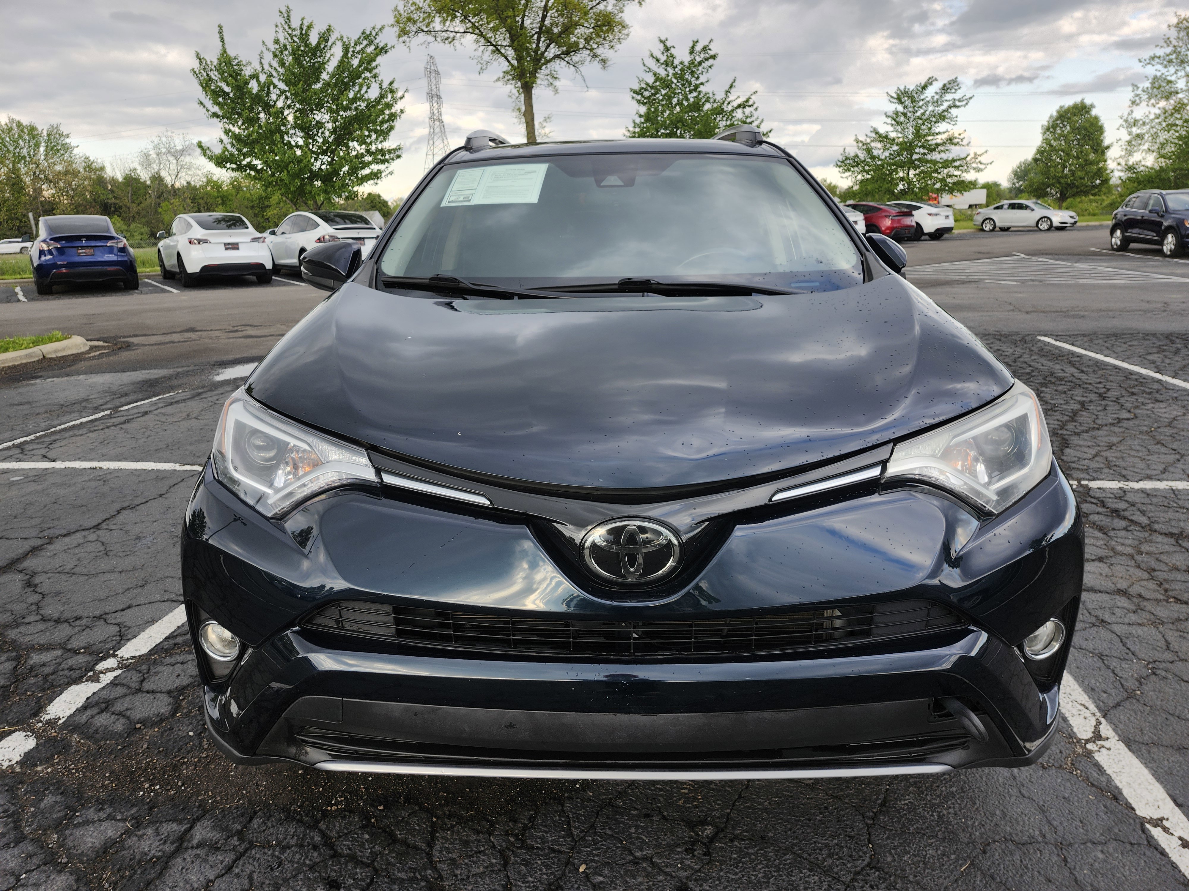 Used 2018 Toyota RAV4 XLE w/ Plus Extra Value Package AWD/4WD image 10