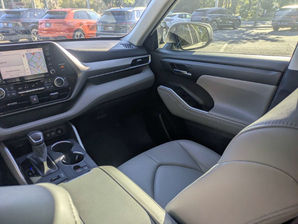 Used 2020 Toyota Highlander XLE AWD/4WD image 23