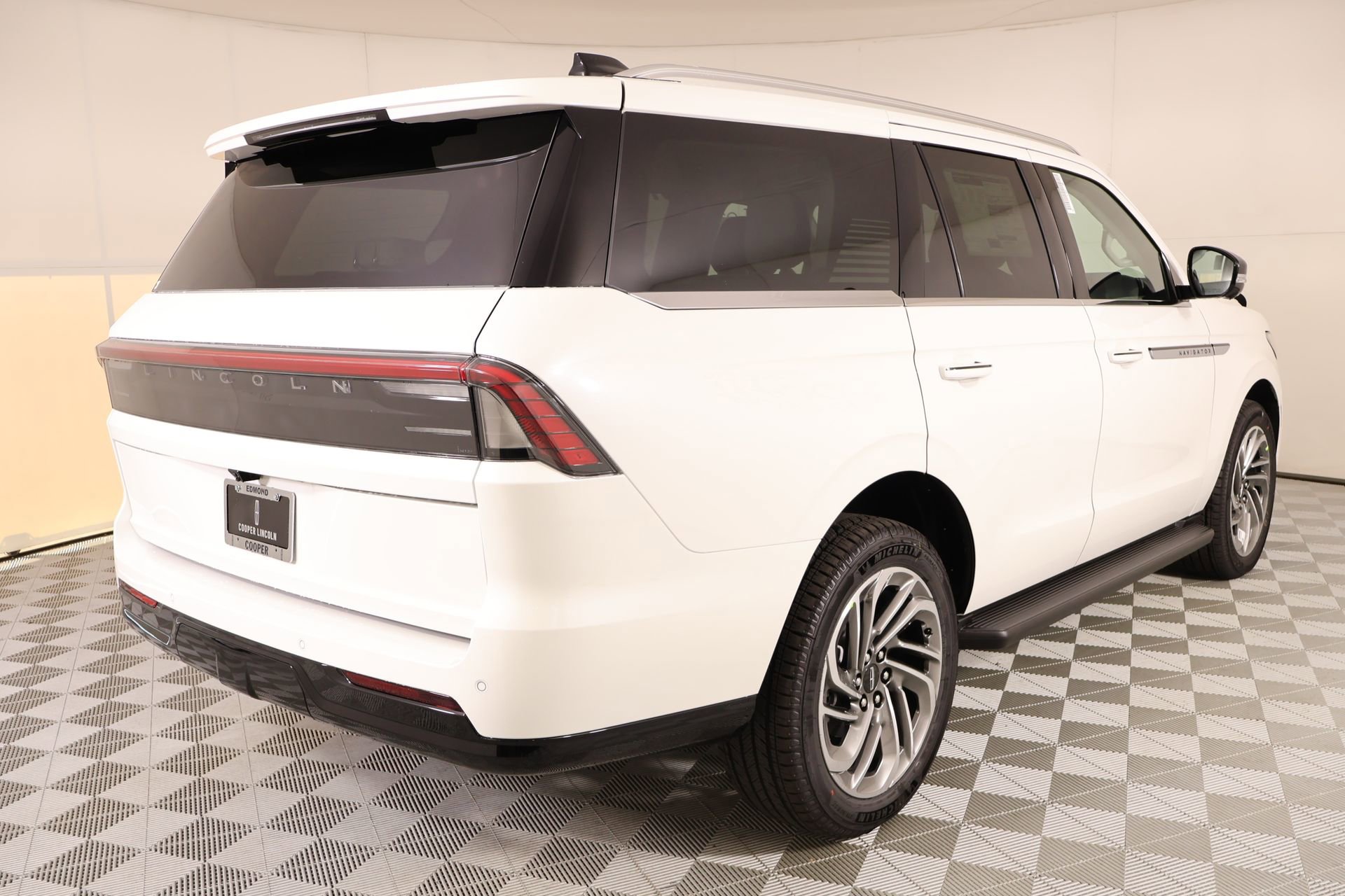 New 2026 Lincoln Navigator Premiere AWD/4WD image 22