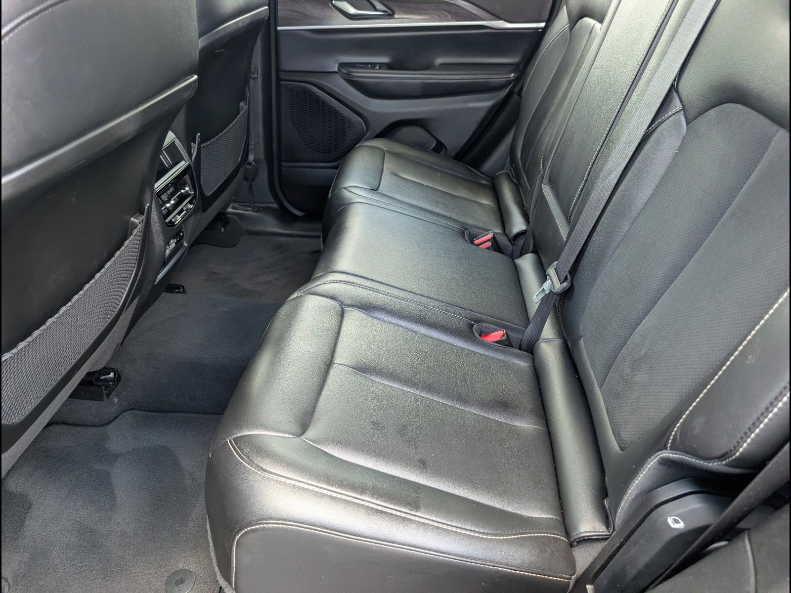 Used 2024 Jeep Grand Cherokee Limited RWD image 10