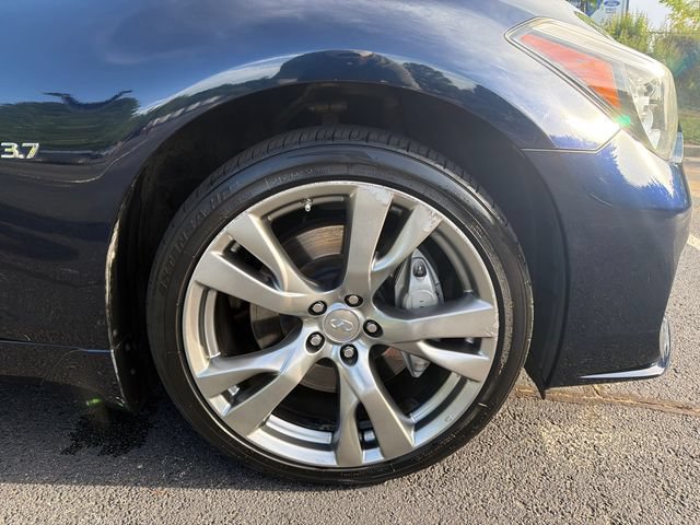 Used 2016 INFINITI Q70 3.7 w/ Sport Package AWD/4WD image 14