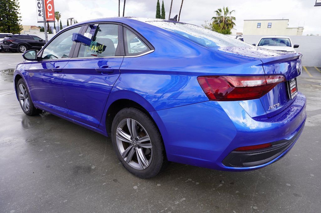 Used 2024 Volkswagen Jetta SE image 5