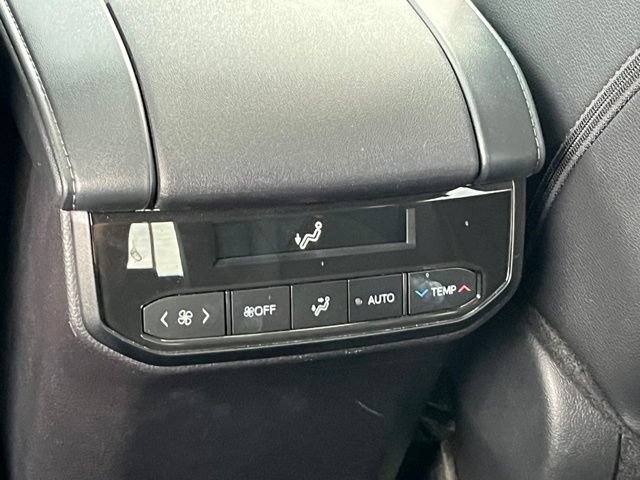 Used 2025 Toyota Highlander XLE FWD image 18