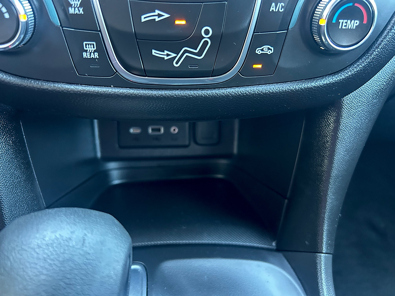Used 2023 Chevrolet Equinox LT FWD image 18
