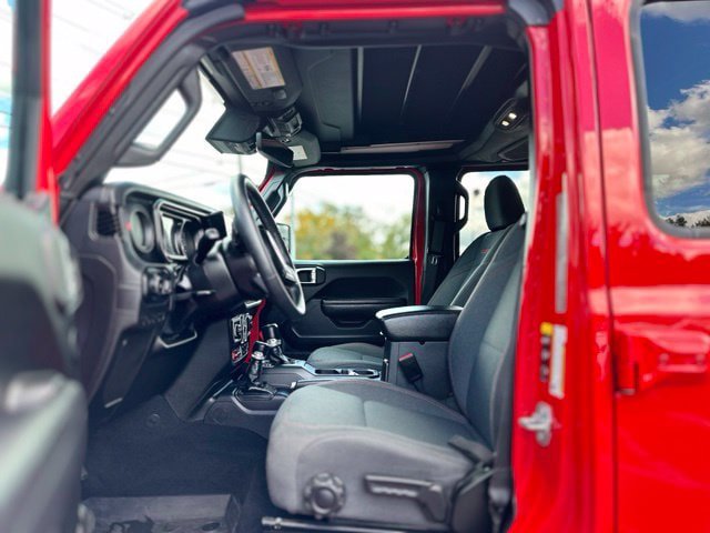Used 2025 Jeep Wrangler Unlimited Rubicon w/ Safety Group AWD/4WD image 11