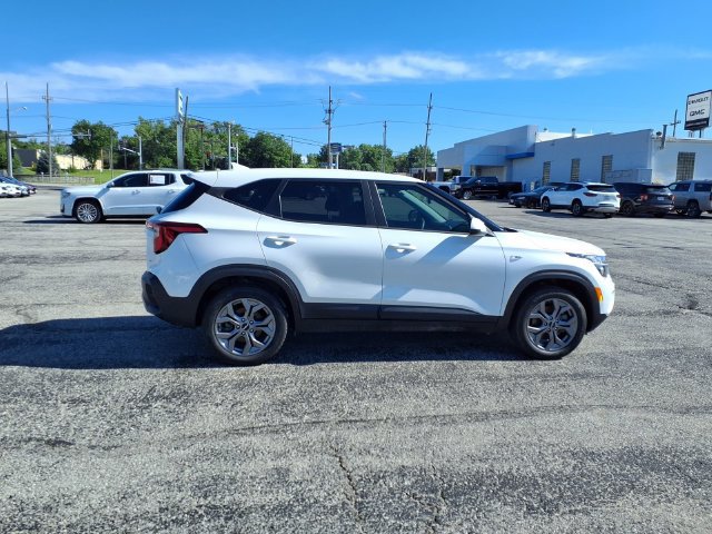 Used 2024 Kia Seltos LX AWD/4WD image 4