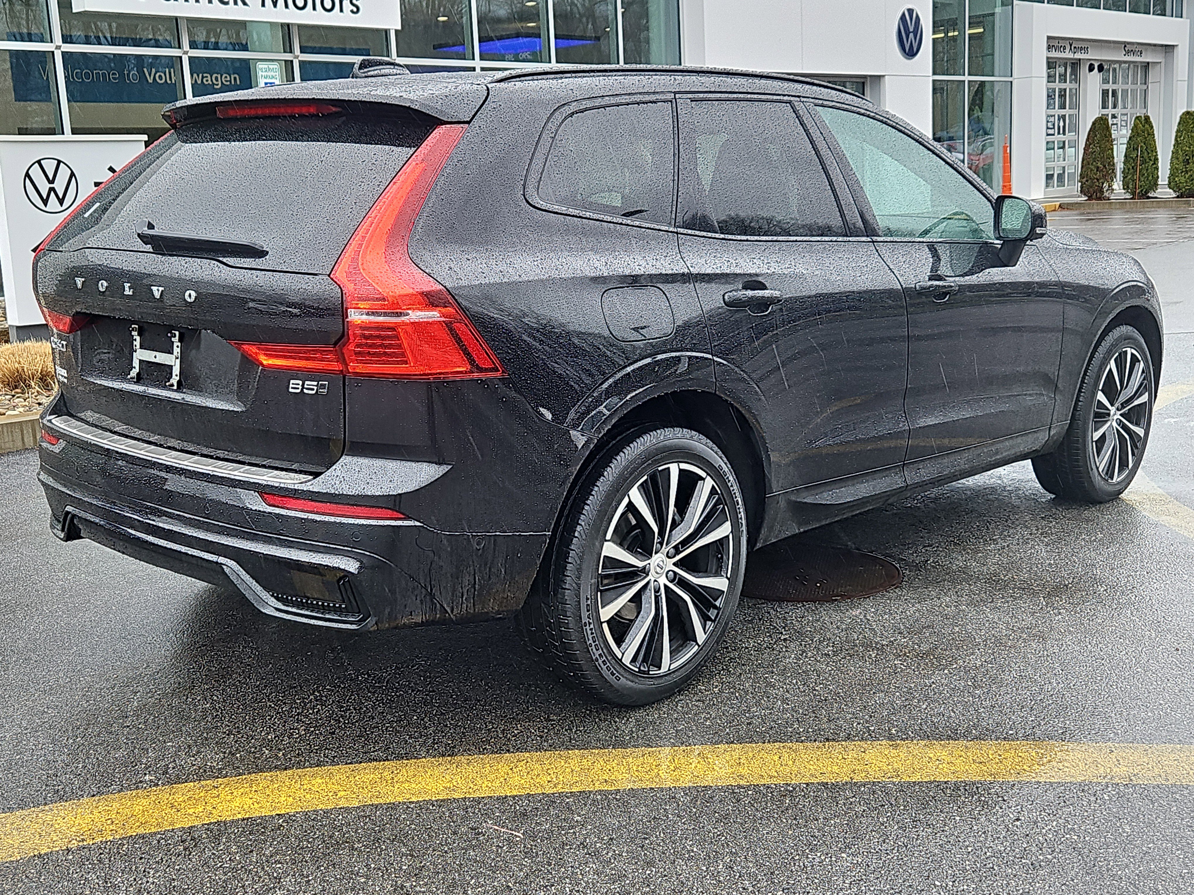 Used 2023 Volvo XC60 B5 Plus w/ Climate Package image 2
