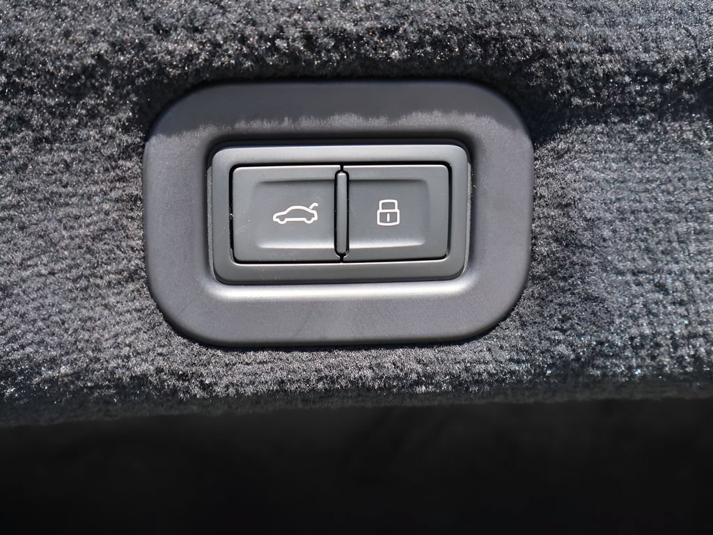 Used 2023 Bentley Flying Spur Azure AWD/4WD image 21