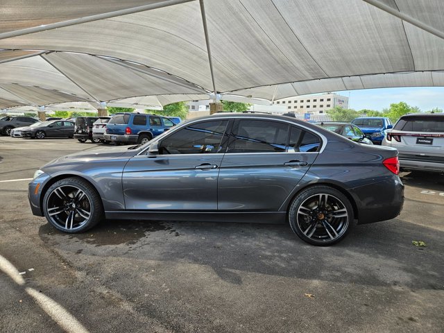 Used 2017 BMW 330i xDrive Sedan AWD/4WD image 9