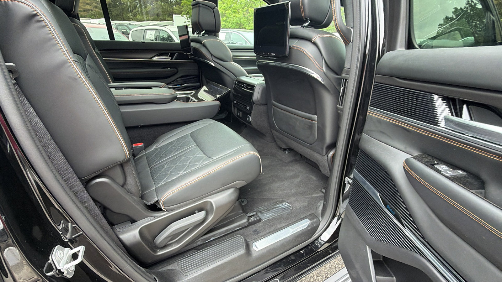 Used 2025 Jeep Grand Wagoneer Series III w/ Rear Seat Video Group 1 AWD/4WD image 23