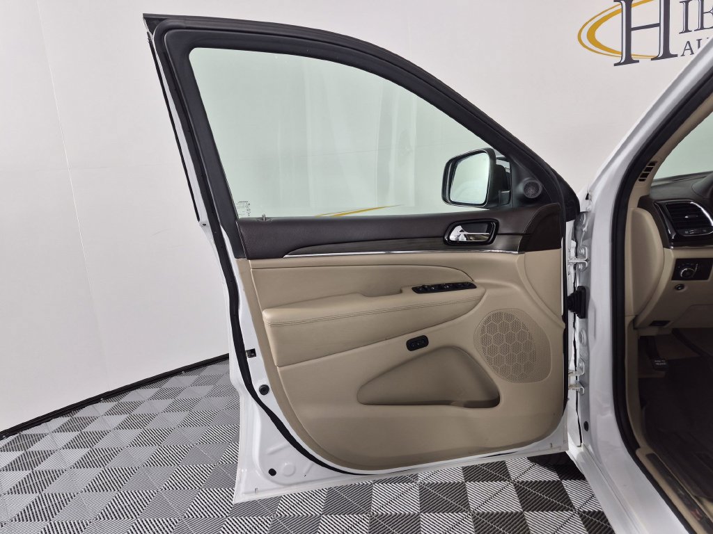 Used 2019 Jeep Grand Cherokee Overland RWD image 13