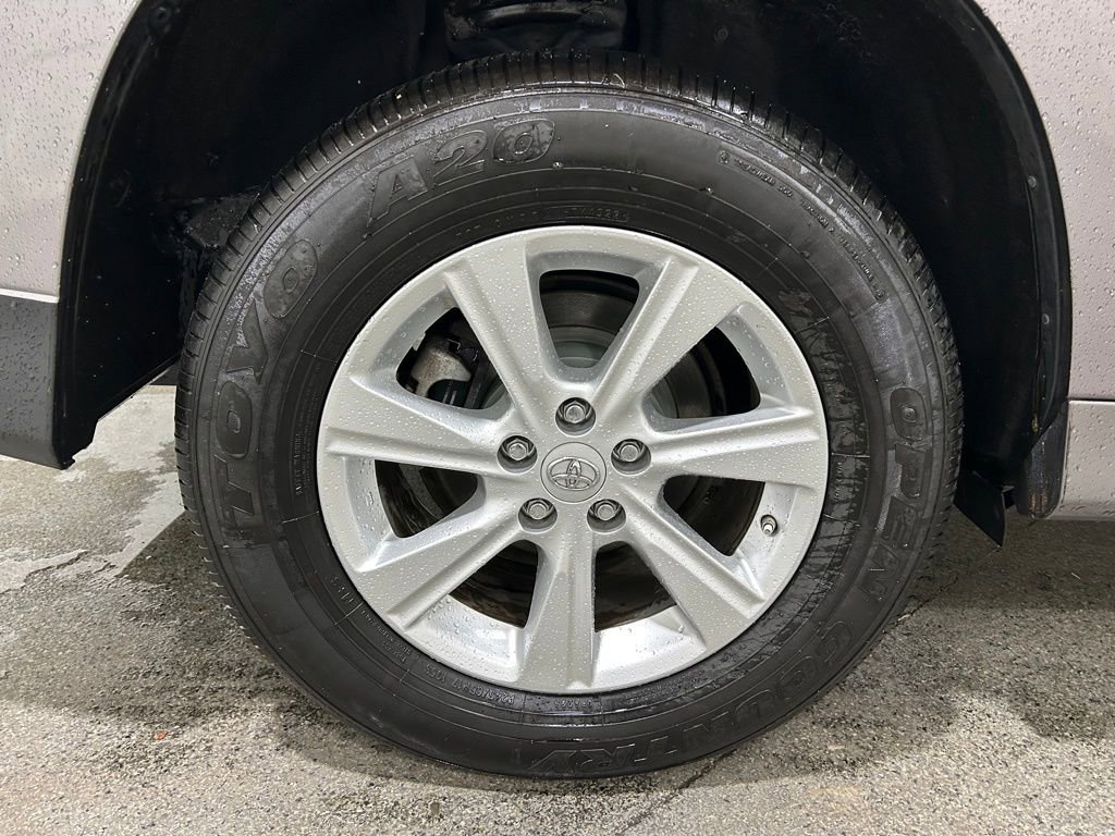 Used 2013 Toyota Highlander Base image 10