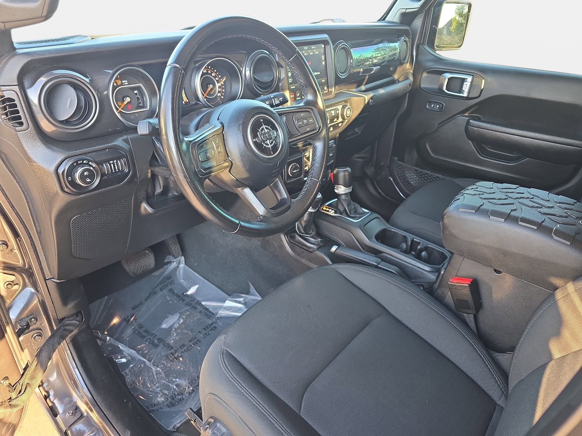 Used 2022 Jeep Gladiator Sport AWD/4WD image 16