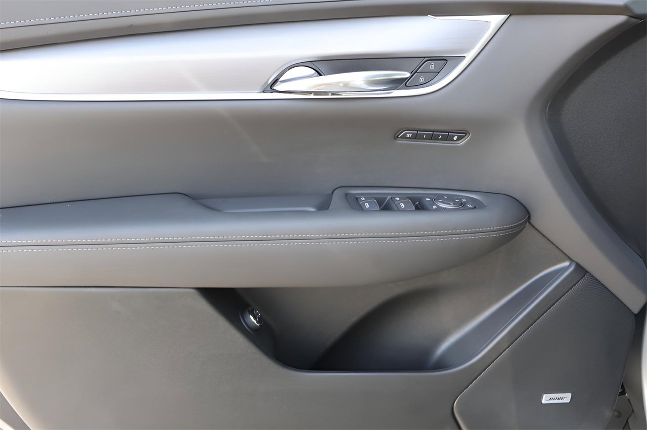 New 2025 Cadillac XT6 Luxury image 11
