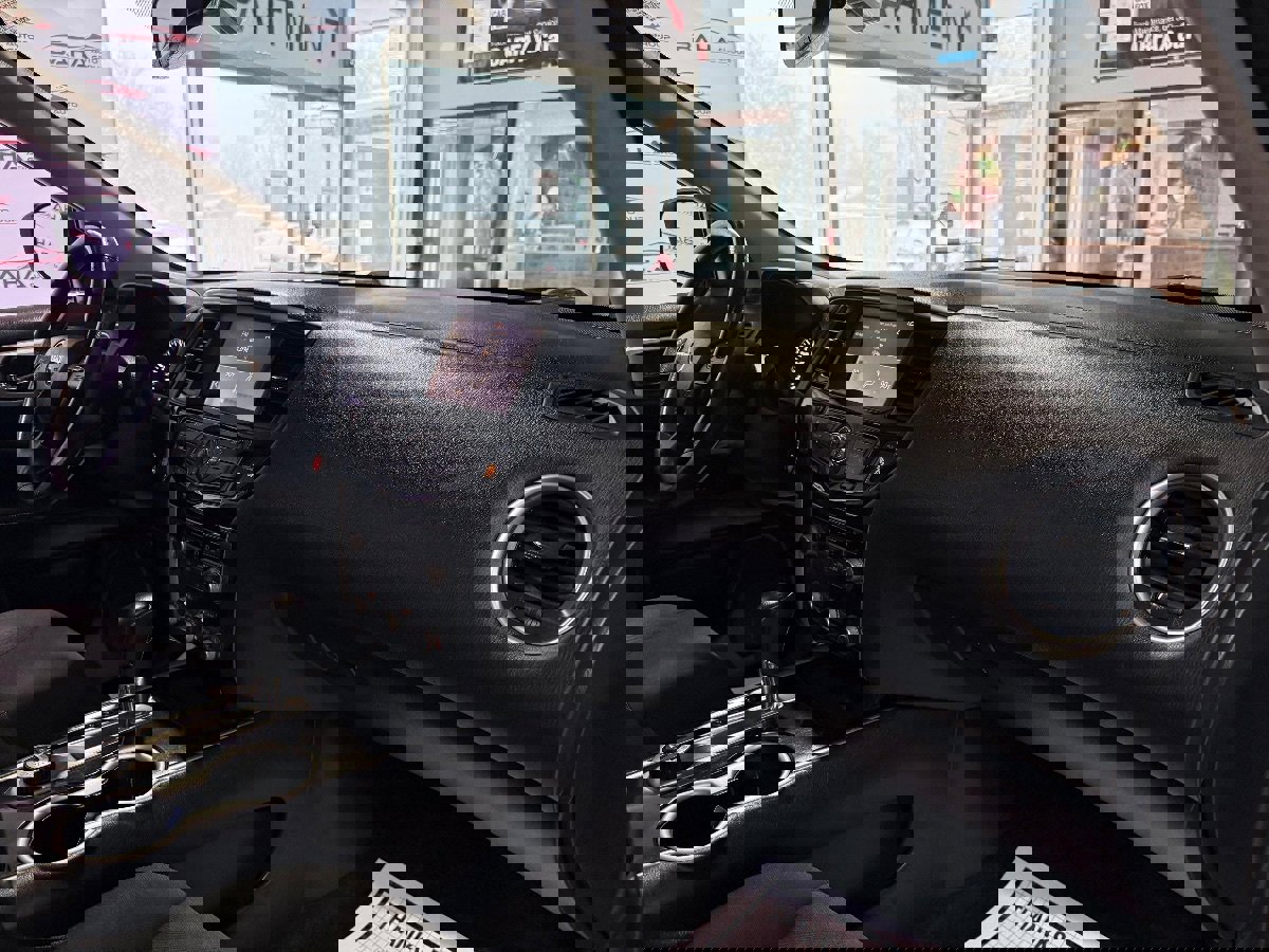 Used 2019 Nissan Pathfinder SV image 51