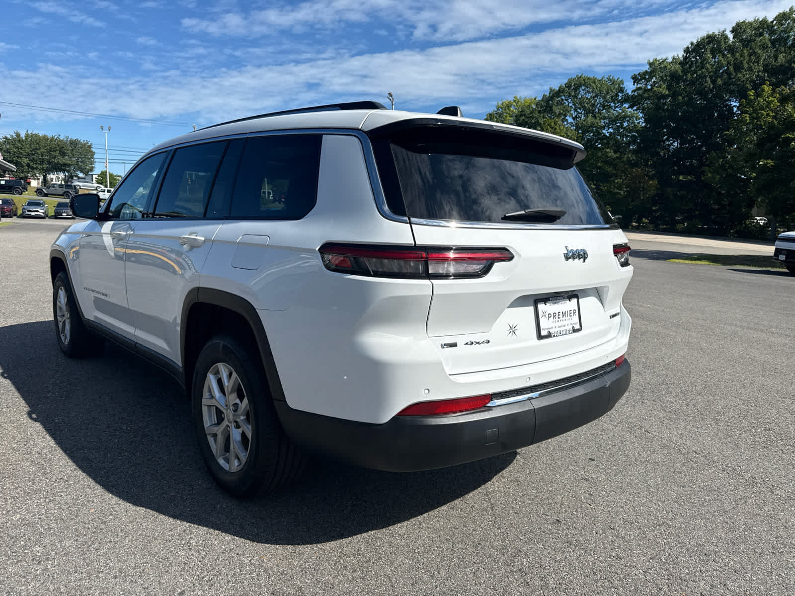 Used 2023 Jeep Grand Cherokee L Limited AWD/4WD image 4