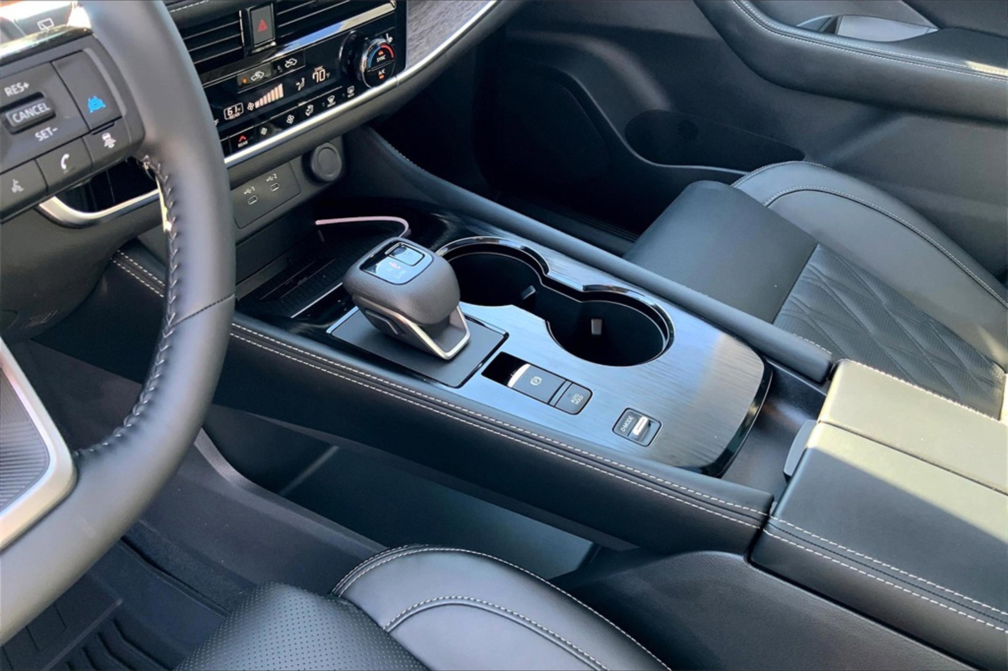 New 2025 Nissan Rogue Platinum w/ Platinum Premium Package image 9