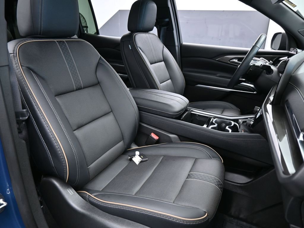 Used 2025 Chevrolet Traverse High Country image 55