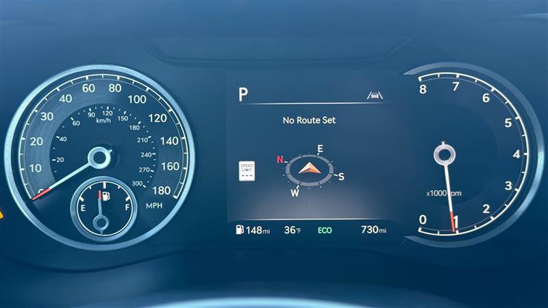 Used 2025 Genesis G70 2.5T image 26