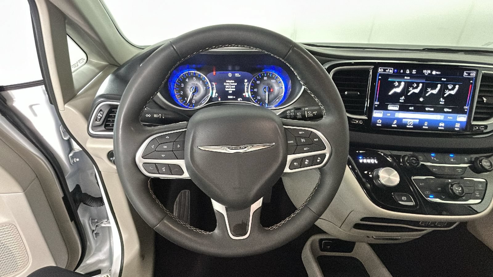 Used 2024 Chrysler Pacifica Touring-L FWD image 16