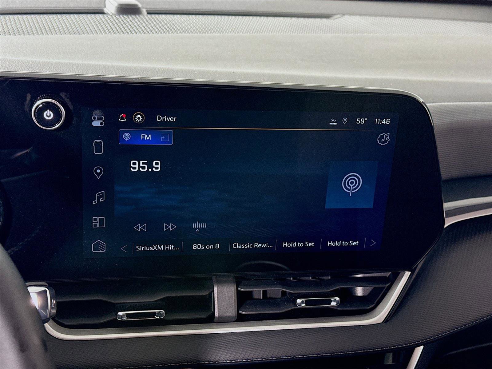 Used 2025 Chevrolet Equinox LT image 9