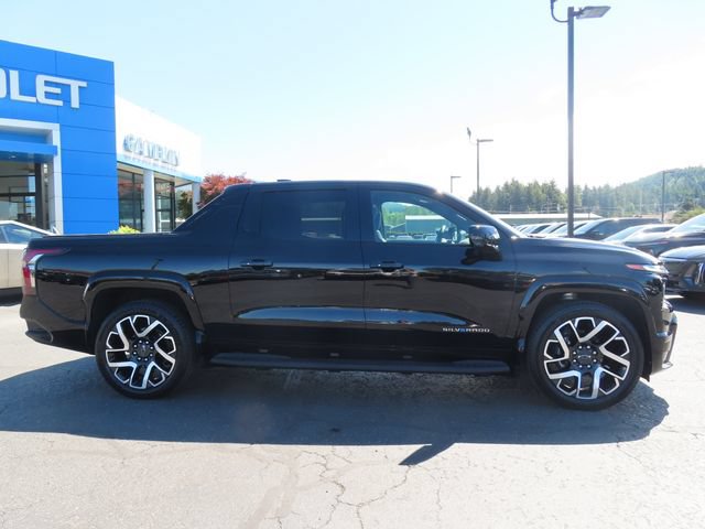 Used 2025 Chevrolet Silverado EV RST AWD/4WD image 10