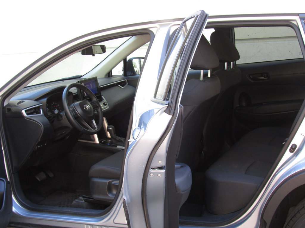 Used 2025 Toyota Corolla Cross LE AWD/4WD image 12