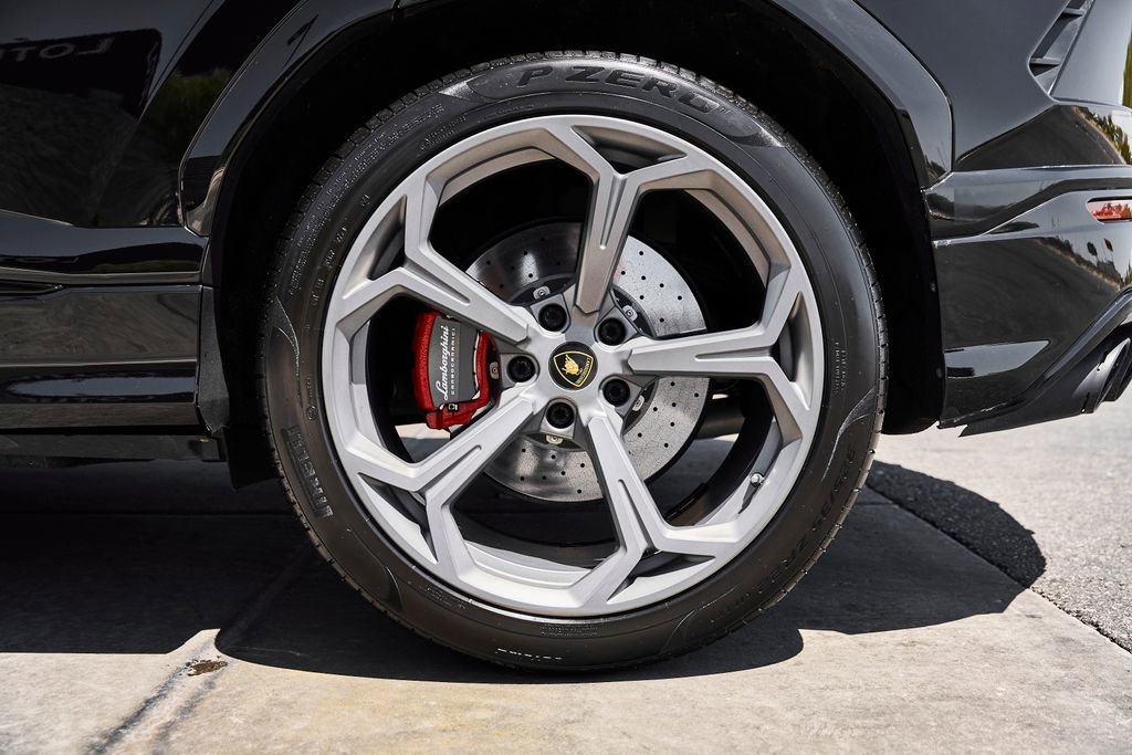Used 2022 Lamborghini Urus AWD/4WD image 19