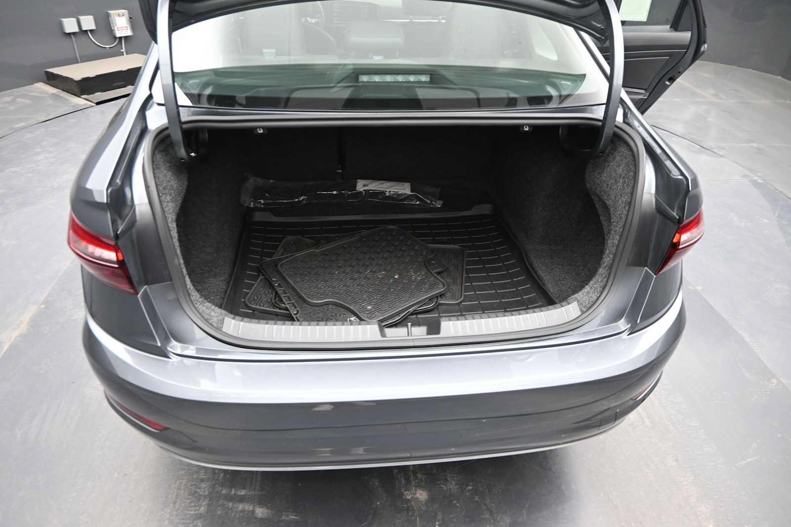 Used 2021 Volkswagen Jetta SE FWD image 15