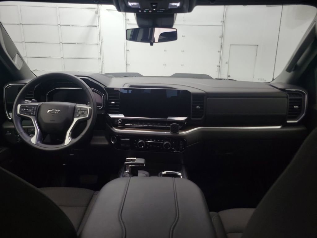 Used 2025 Chevrolet Silverado 1500 LT Trail Boss w/ Convenience Package II image 11