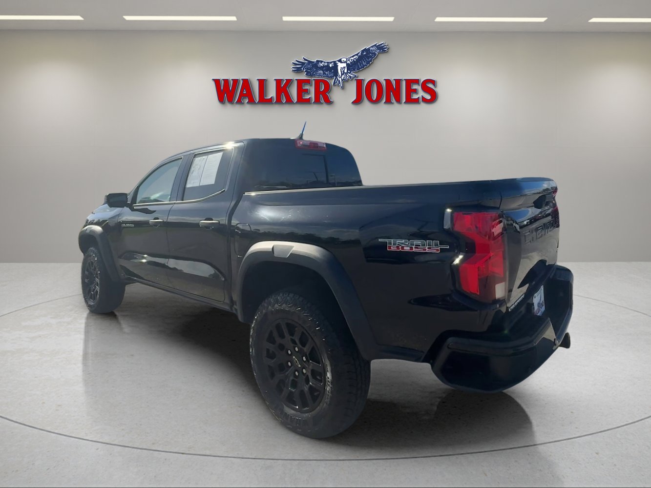 Used 2024 Chevrolet Colorado Trail Boss w/ Technology Package AWD/4WD image 4