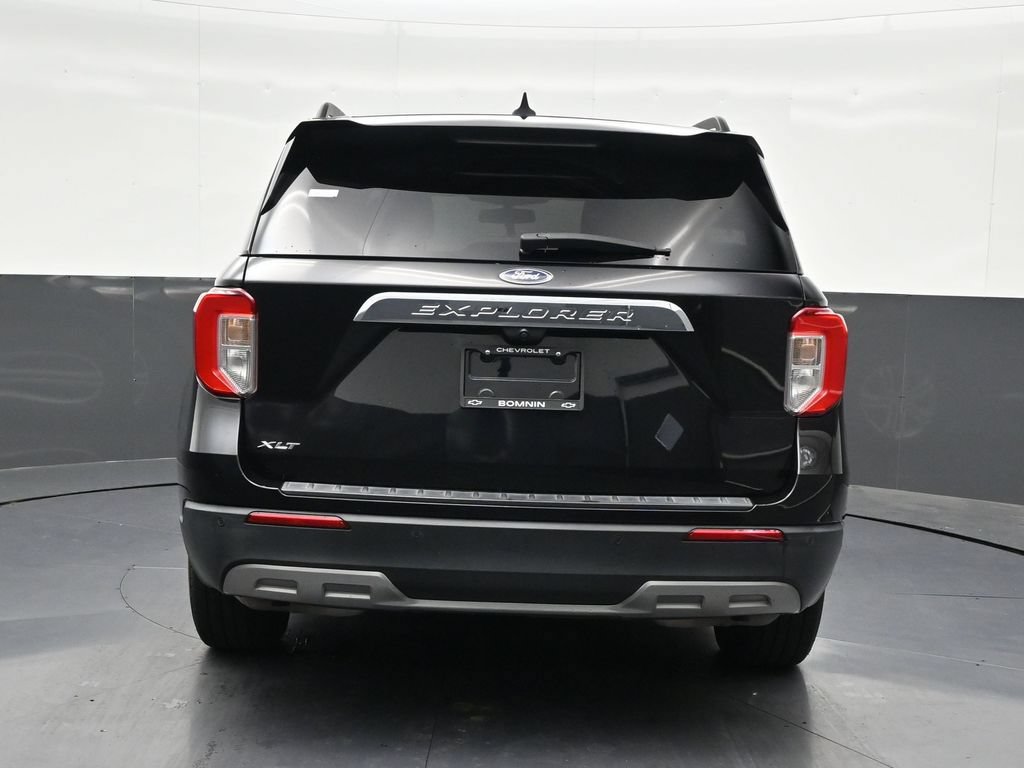 Used 2021 Ford Explorer XLT w/ Equipment Group 202A RWD image 4