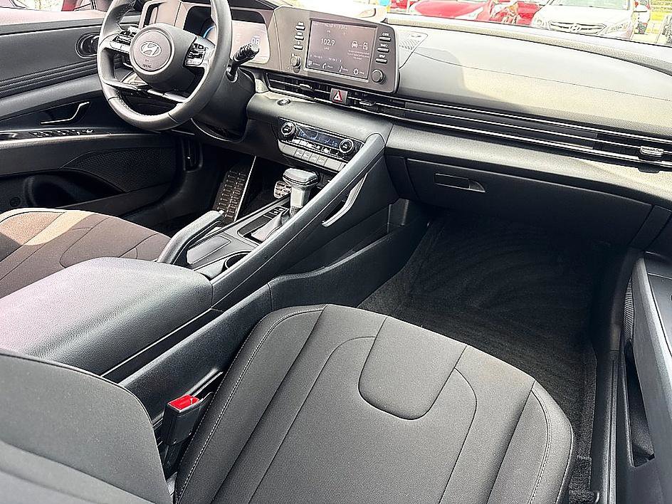 Used 2025 Hyundai Elantra Sport image 22