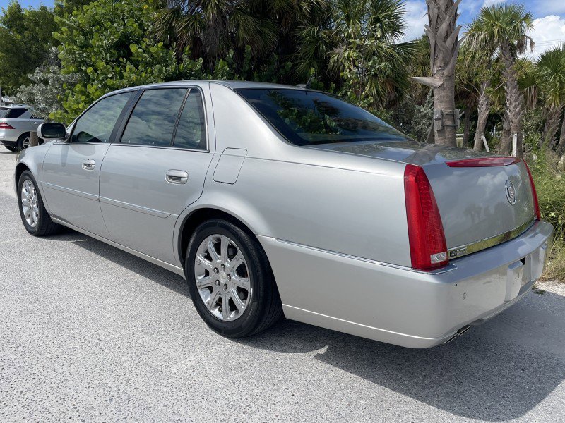 Used 2008 Cadillac DTS w/ Sun And Sound Package image 5