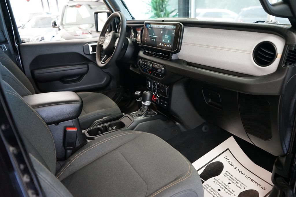 Used 2024 Jeep Wrangler Unlimited AWD/4WD image 44