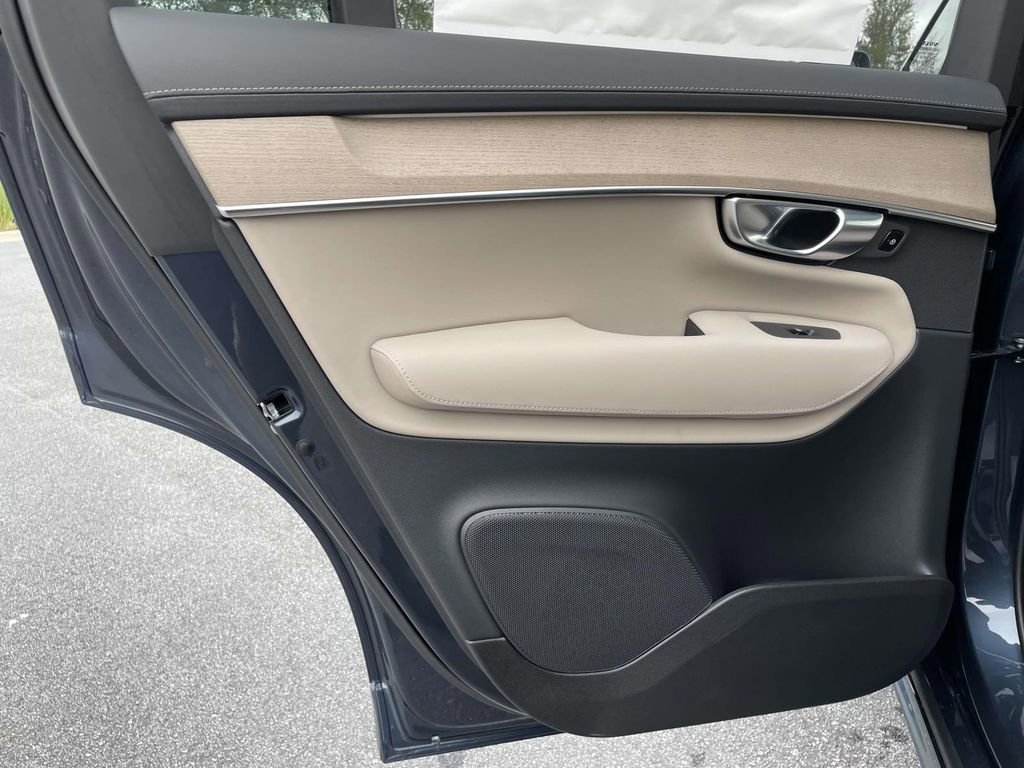 New 2026 Volvo XC90 B5 Plus image 2