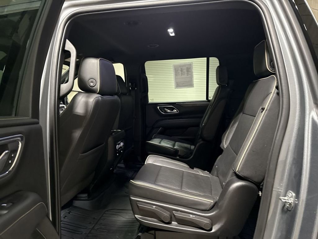 Used 2022 GMC Yukon XL SLT w/ SLT Luxury Package AWD/4WD image 23