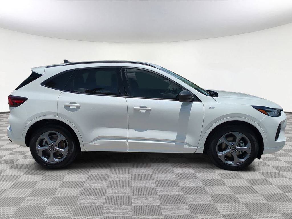 Used 2023 Ford Escape ST-Line w/ Tech Pack #1 FWD image 2