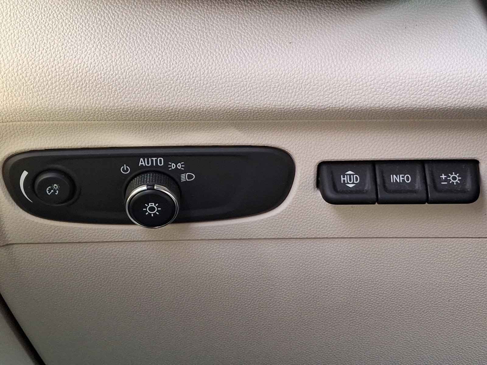 Used 2022 Buick Envision Avenir w/ Technology Package II image 24