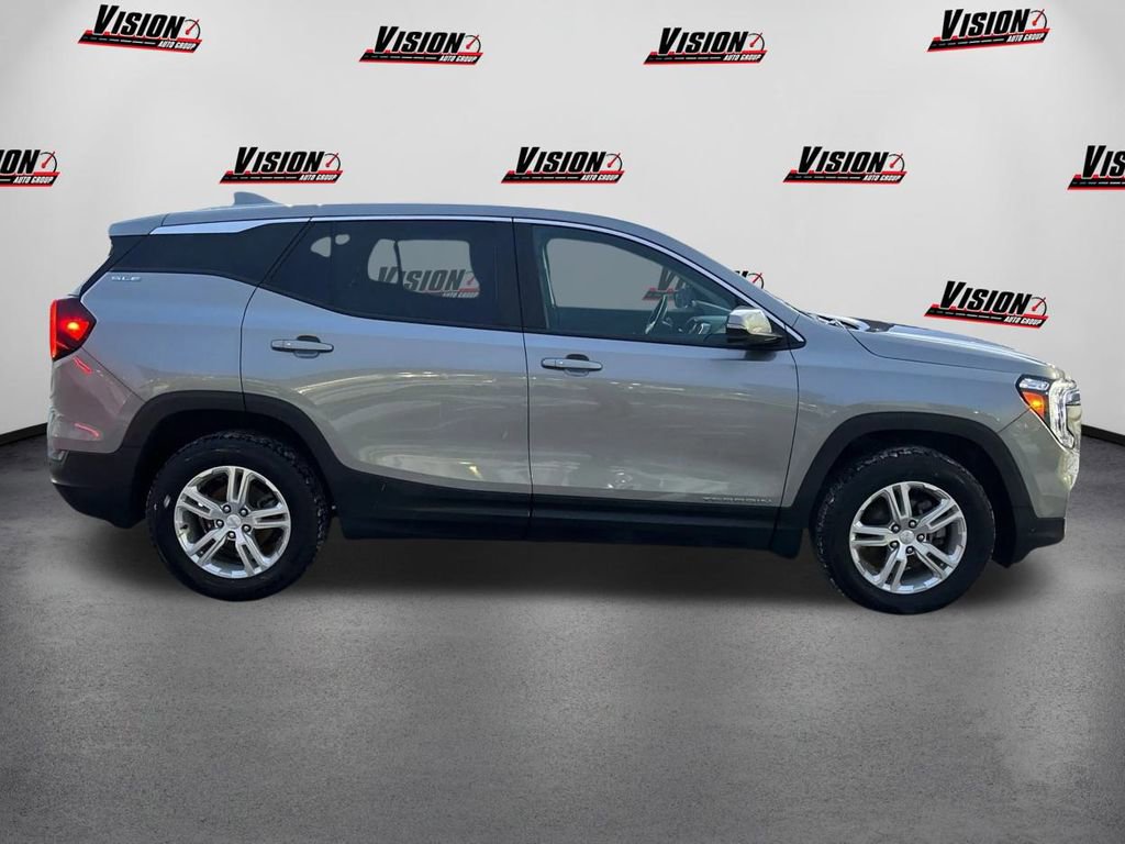 Used 2023 GMC Terrain SLE image 4