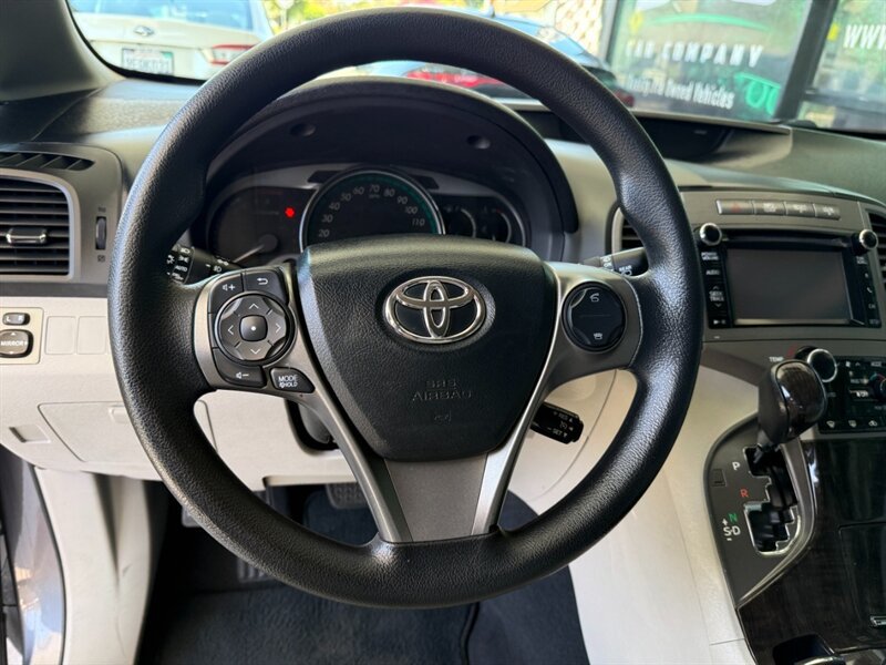 Used 2013 Toyota Venza LE FWD image 18