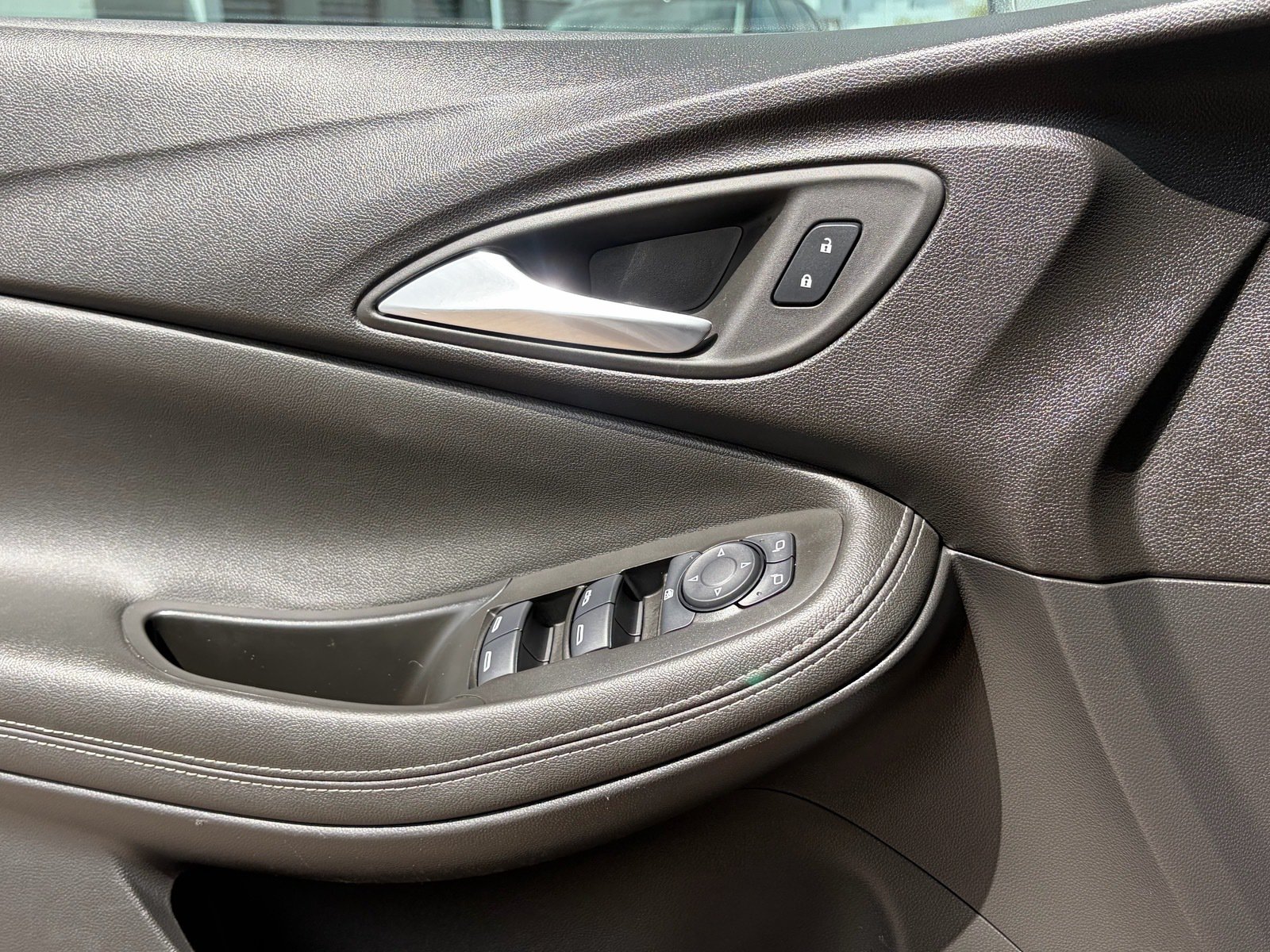 Used 2024 Buick Encore GX Sport Touring w/ Comfort Package FWD image 20