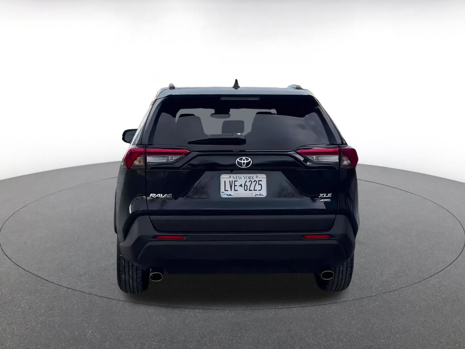 Used 2025 Toyota RAV4 XLE image 12