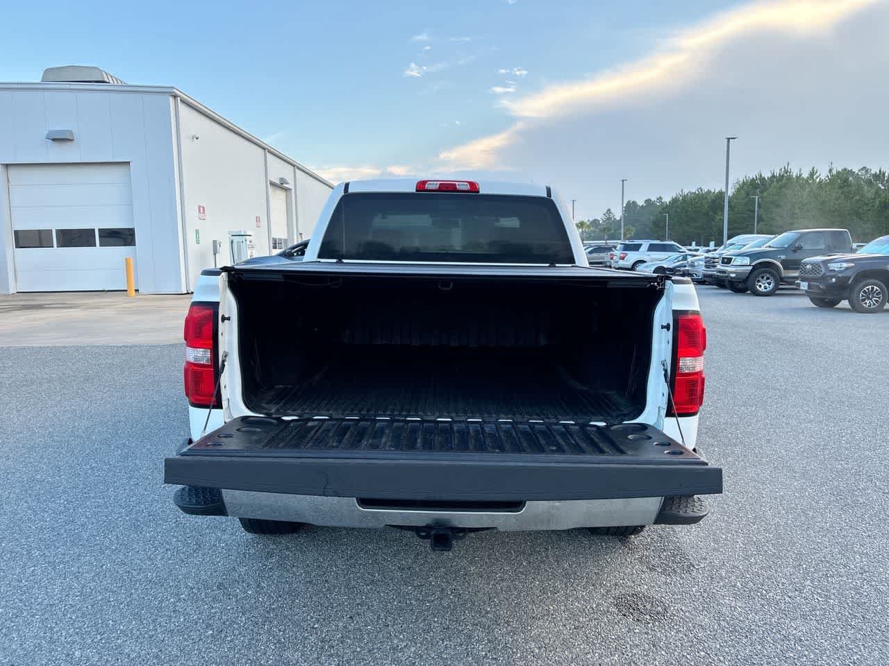 Used 2015 GMC Sierra 1500 SLT w/ SLT Crew Cab Value Package AWD/4WD image 25